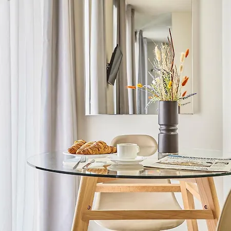 Aparthotel Hello 3*