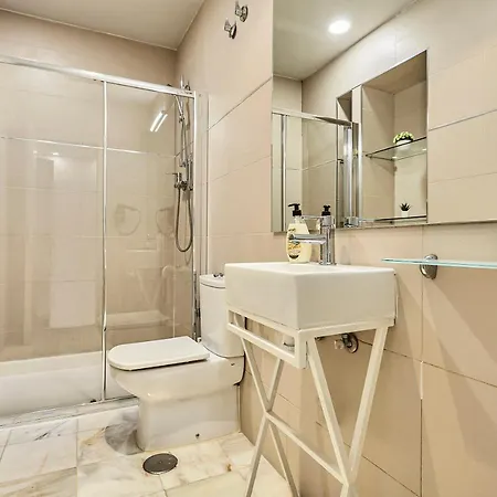 Hello Aparthotel 3*