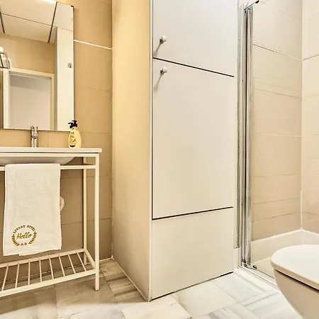 Aparthotel Hello *