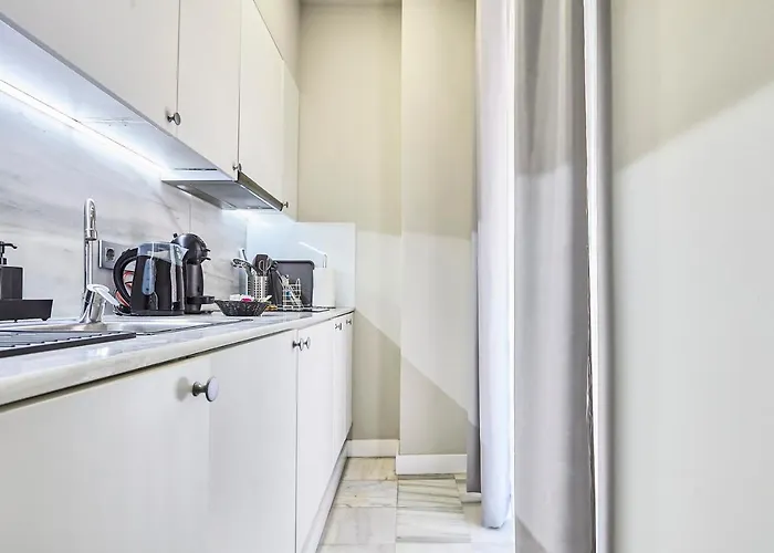 Hello Apartahotel 4*