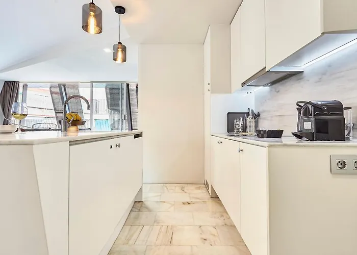 Hello Apartahotel 4*