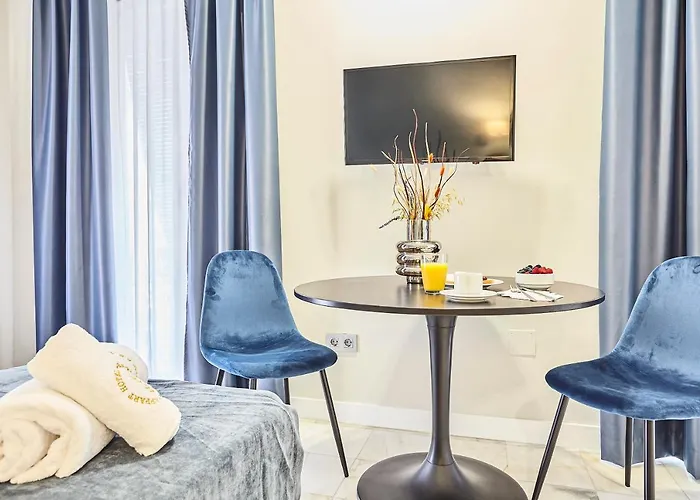 Hello Apartahotel 4*