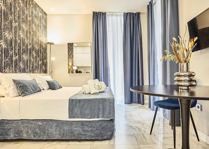 Hello Apartahotel 4*